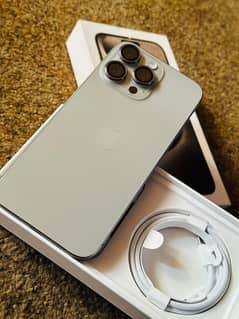 iPhone 15 Pro Max 256 GB (Natural Titanium)