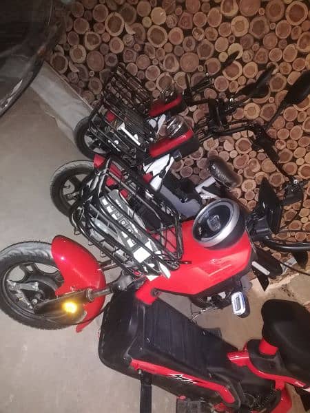 Electric scooty for school and College girls/boys 1
