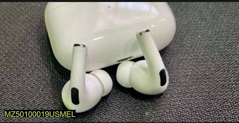 •  Material: ABS
•  Model: Airpods Pro
• 2