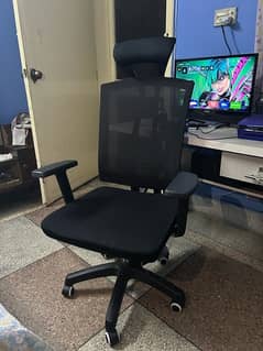 Gaming Chair barely used, one week ago 0
