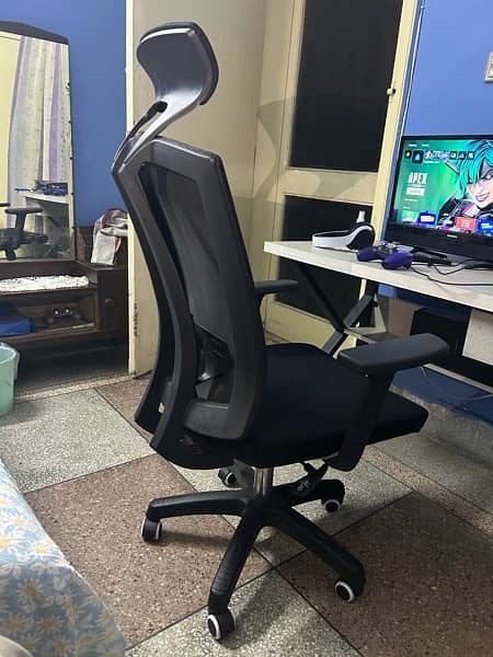 Gaming Chair barely used, one week ago 1