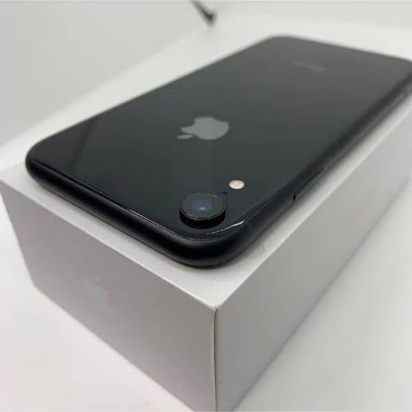 Iphone XR | Black | 3 - 64 GB | Factory Unlocked | 10/10 Condition 4