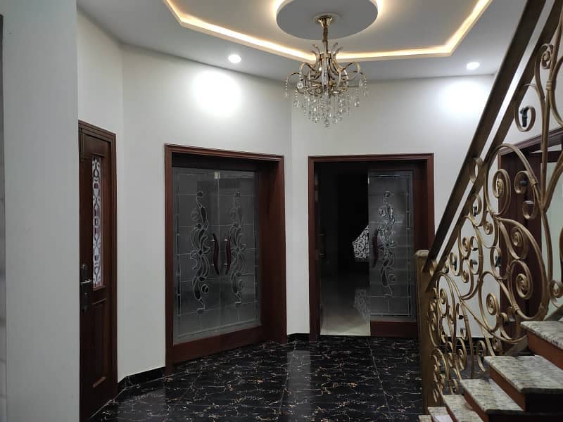 1 KANAL OWNER BUILD HOUSE AVAILBALE FOR SALE AT EE BLOCK BAHRIA TOWN LAHORE 37