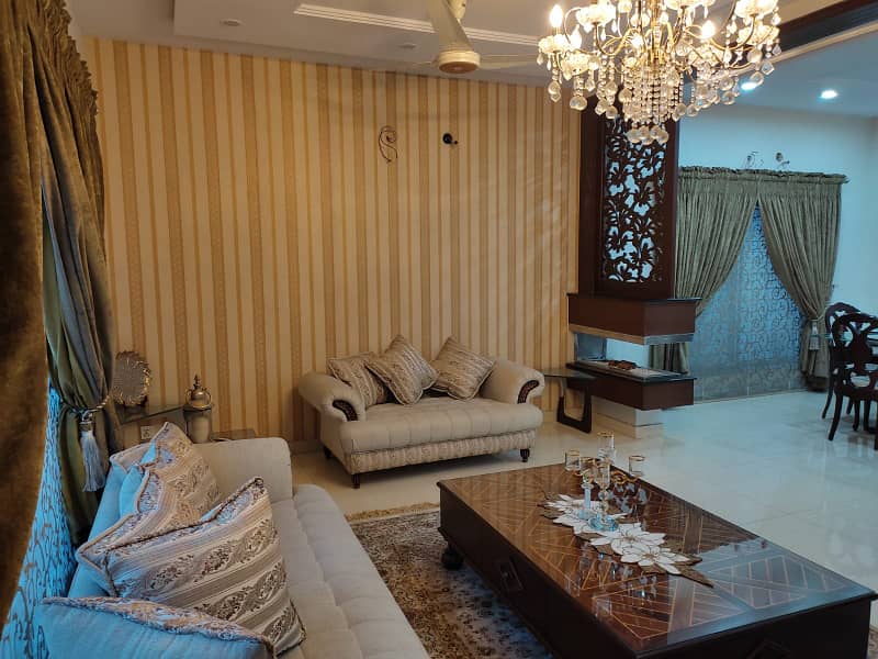 1 KANAL OWNER BUILD HOUSE AVAILBALE FOR SALE AT EE BLOCK BAHRIA TOWN LAHORE 40