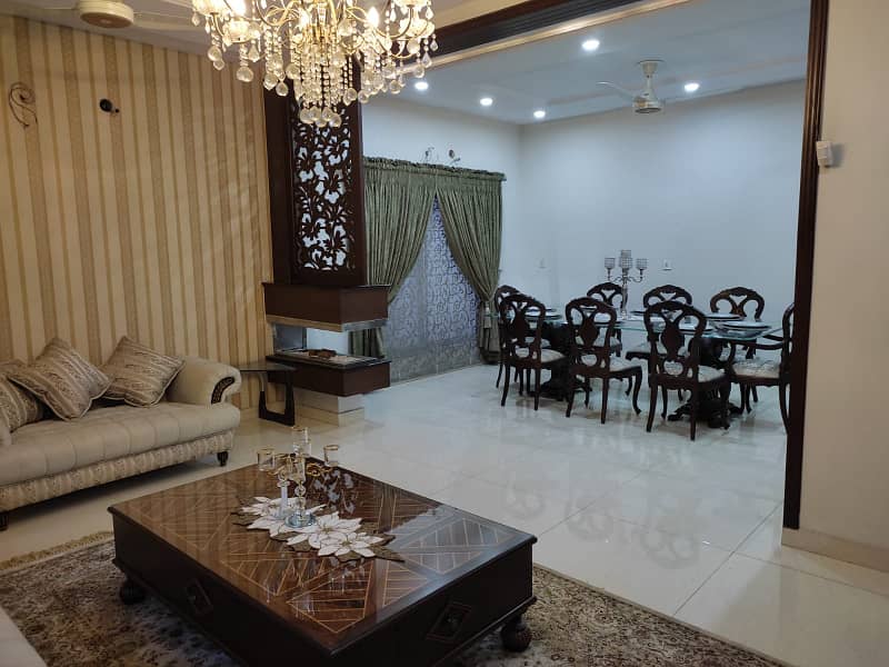 1 KANAL OWNER BUILD HOUSE AVAILBALE FOR SALE AT EE BLOCK BAHRIA TOWN LAHORE 42