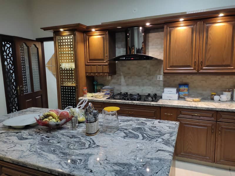 1 KANAL OWNER BUILD HOUSE AVAILBALE FOR SALE AT EE BLOCK BAHRIA TOWN LAHORE 45