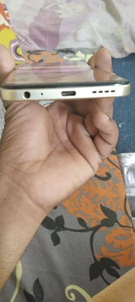 Vivo y35 Golden Colour 7