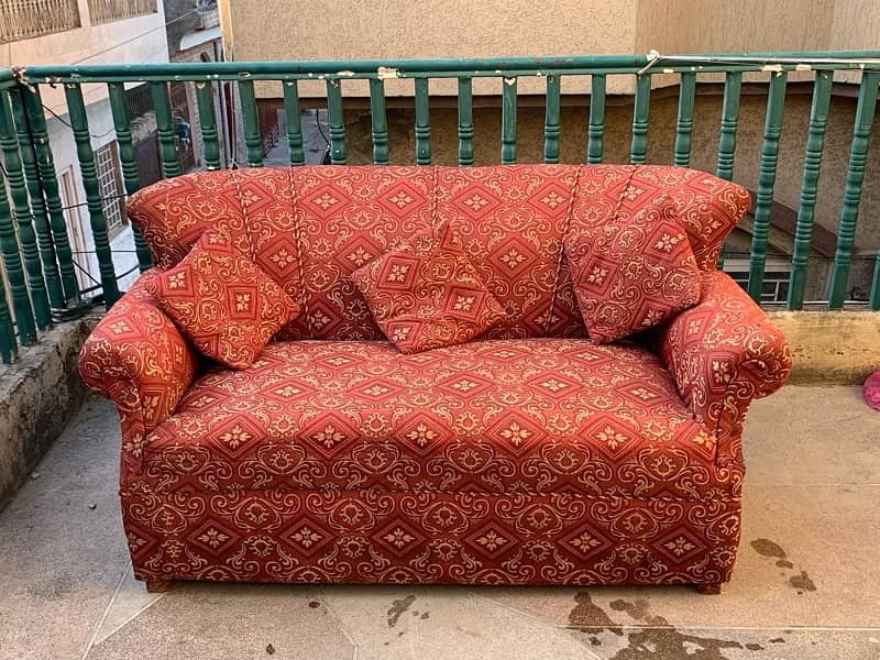single used 2-3 seater sofa  in good condition  with cushions 2