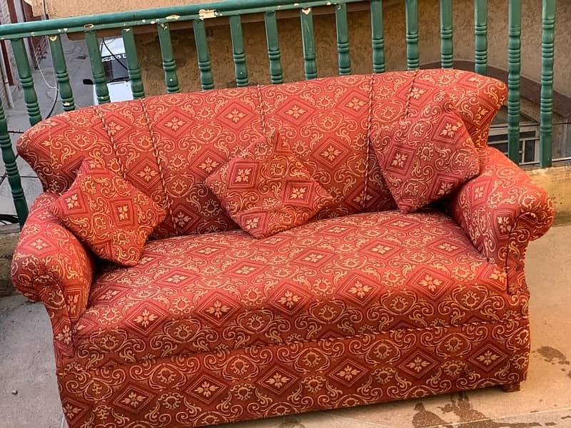 single used 2-3 seater sofa  in good condition  with cushions 3