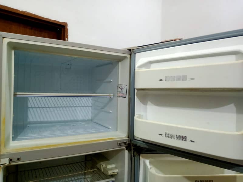 Dawlance Refrigerator in working condition for sale 2