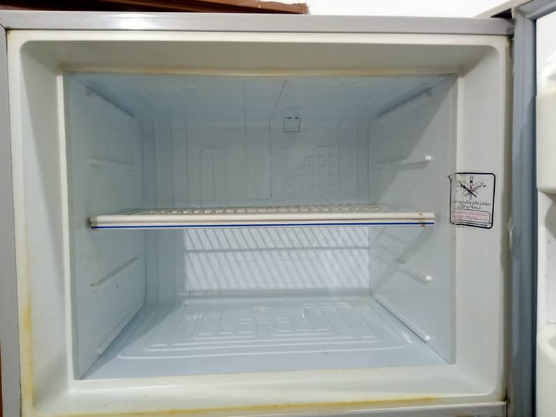 Dawlance Refrigerator in working condition for sale 3