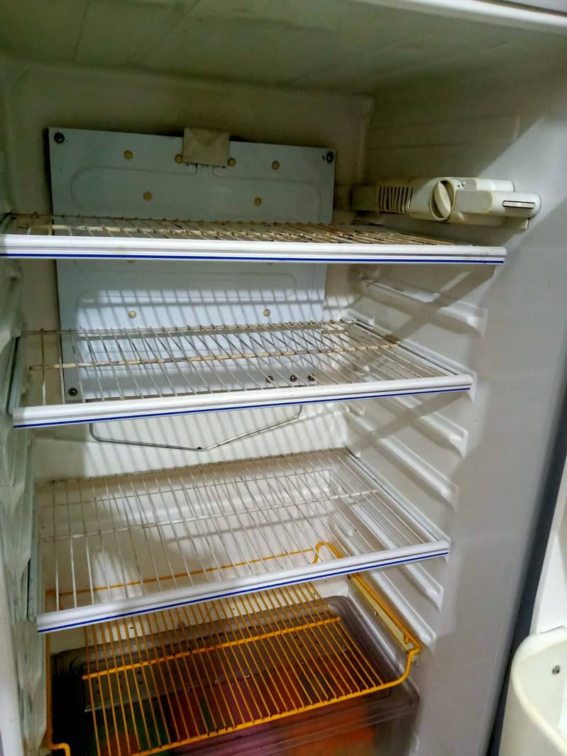 Dawlance Refrigerator in working condition for sale 4