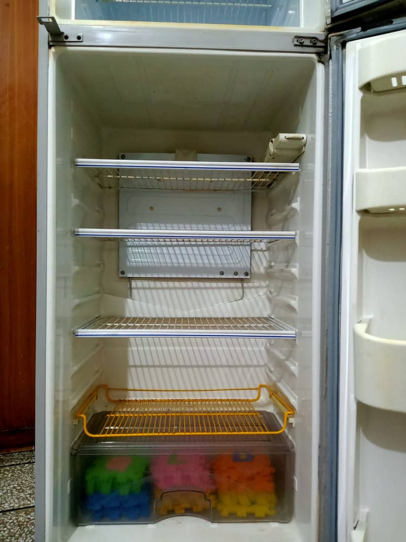 Dawlance Refrigerator in working condition for sale 8