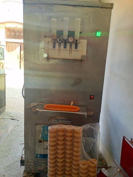 Ice cream kon machine Good Condation japani Working me hai urgent sale 2