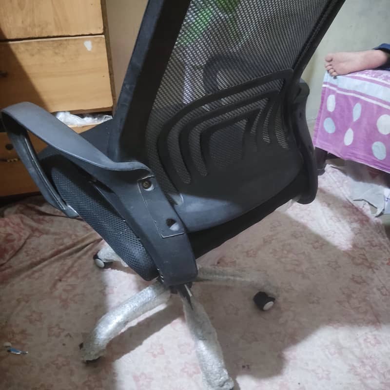 Office chairs for employee10/10 3