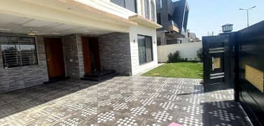 10 Marla Beautifull House For Rent DHA Phase 8 Park View Lahore
