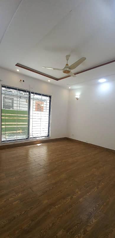 10 Marla Beautifull House For Rent DHA Phase 8 Park View Lahore 3
