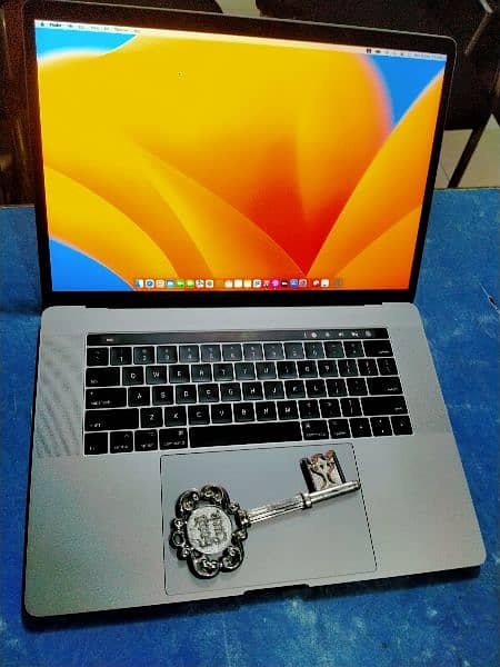 Apple MacBook 2017 15"

Intel core i7 2.9Gz 0