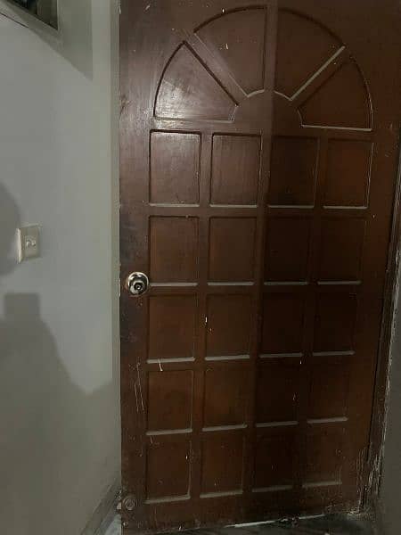 almost new used door 0