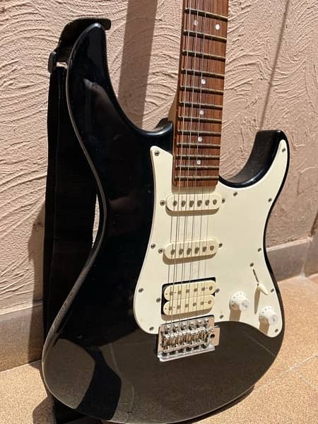 Yamaha EG112 Electric Guitar 3