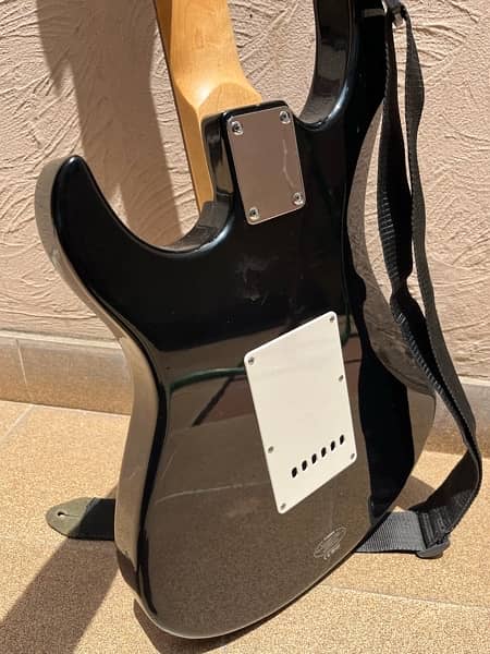 Yamaha EG112 Electric Guitar 5