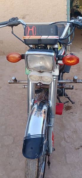 Honda 125cc hy condition 10/7 hy behtreen chlaie hy chiniot number hy 2