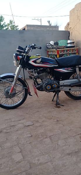 Honda 125cc hy condition 10/7 hy behtreen chlaie hy chiniot number hy 4