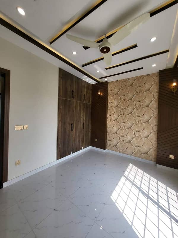 10 Marla Brand New House For Sale in Janiper Block Bahria Town Lahore 27