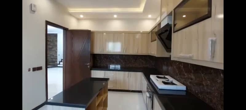 10 Marla Brand New House For Sale in Chambelli Block Bahria Town Lahore 9