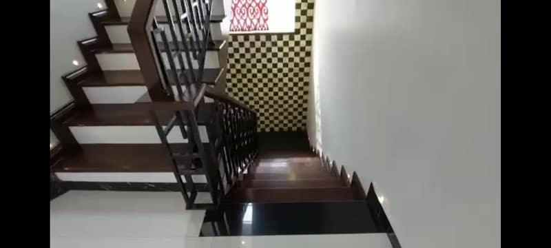 10 Marla Brand New House For Sale in Chambelli Block Bahria Town Lahore 10