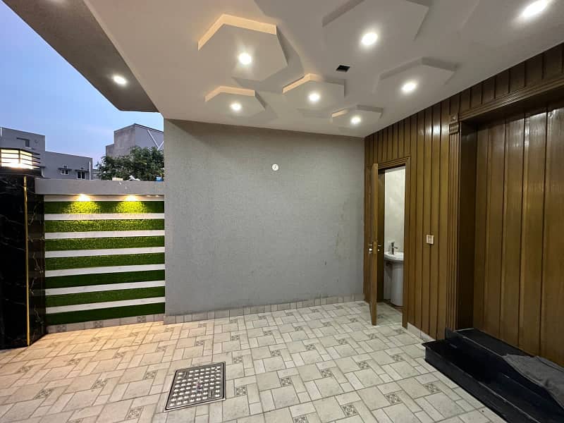 10 Marla Brand New House For Sale in Talha Block Bahria Town Lahore 18