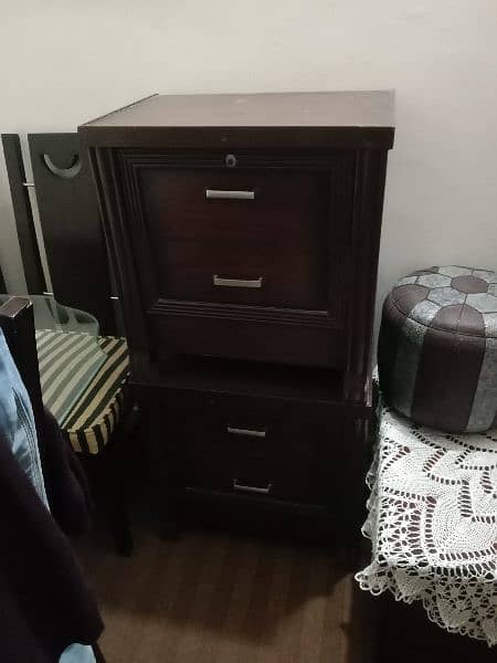 bed with side tables for sale in very good condition 3