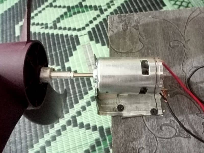 DC 775 motor with propeller (box and wire not included) 1