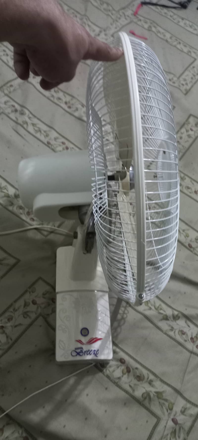 Breeze bracket fan 5