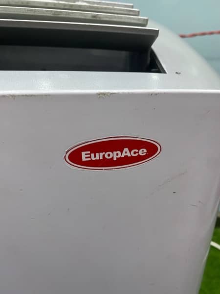 EuropAce's 12,000 BTU Portable Aircon. This portable air conditioner 4