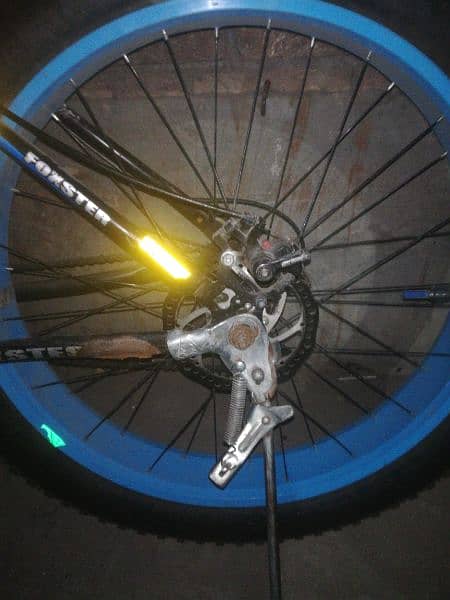 fat tyre; disk brakes; 7 back gaers 4