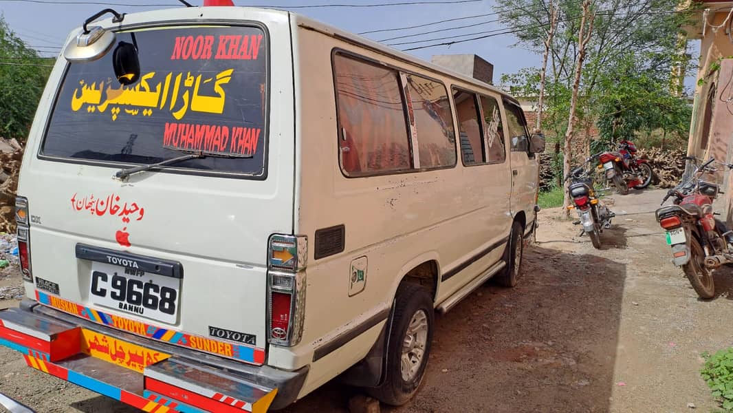 Toyota Hiace Model 1989 . . Excellent Condition 4