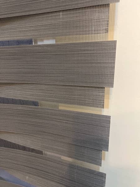 BLINDS IN VERY GOOD CONDITION 1