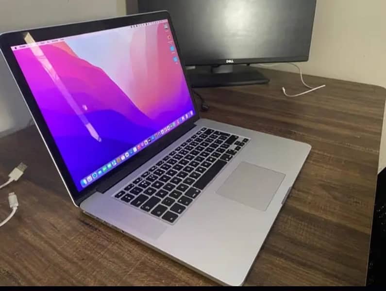 MacBook Pro core i7 2015 16gb ram 512ssd 0