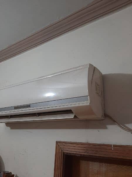 Gree AC non inverter for sale serious buyer contact me 2
