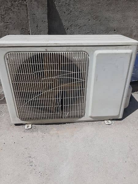 Gree AC non inverter for sale serious buyer contact me 3