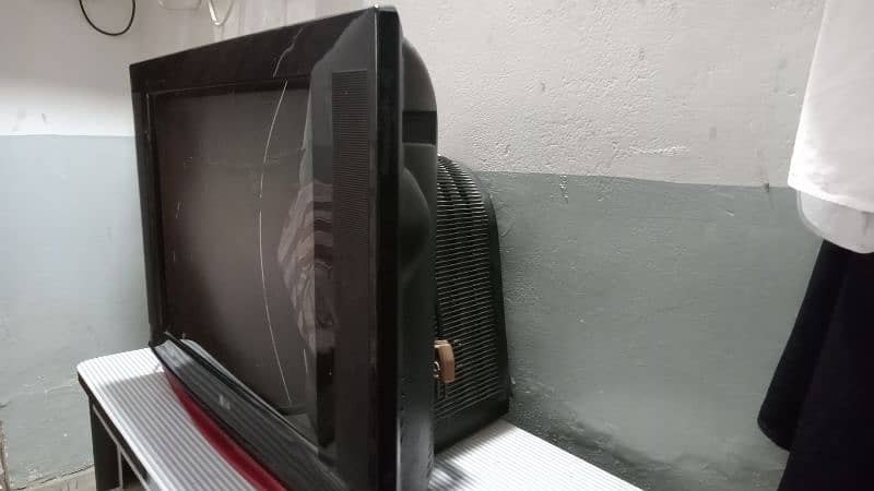 L. G 21- inch TV for sale 2