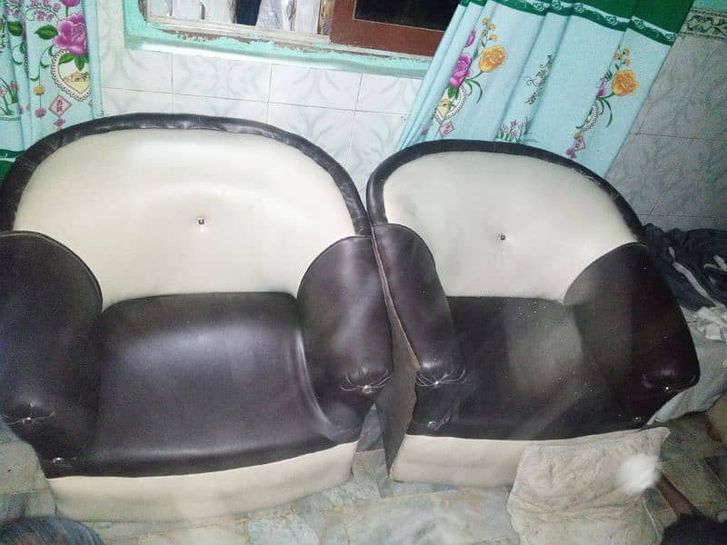 5 seater sofa set condition 10/10 only one month used price 30000 3