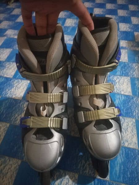 Skating shoes avilable best Condition 2