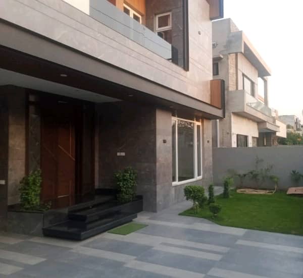 21 Marla House In EME Society Of Lahore Is Available For sale 2