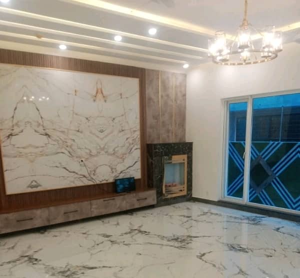21 Marla House In EME Society Of Lahore Is Available For sale 6
