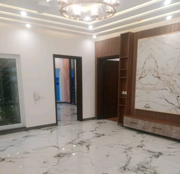 21 Marla House In EME Society Of Lahore Is Available For sale 8