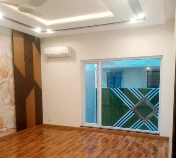21 Marla House In EME Society Of Lahore Is Available For sale 12