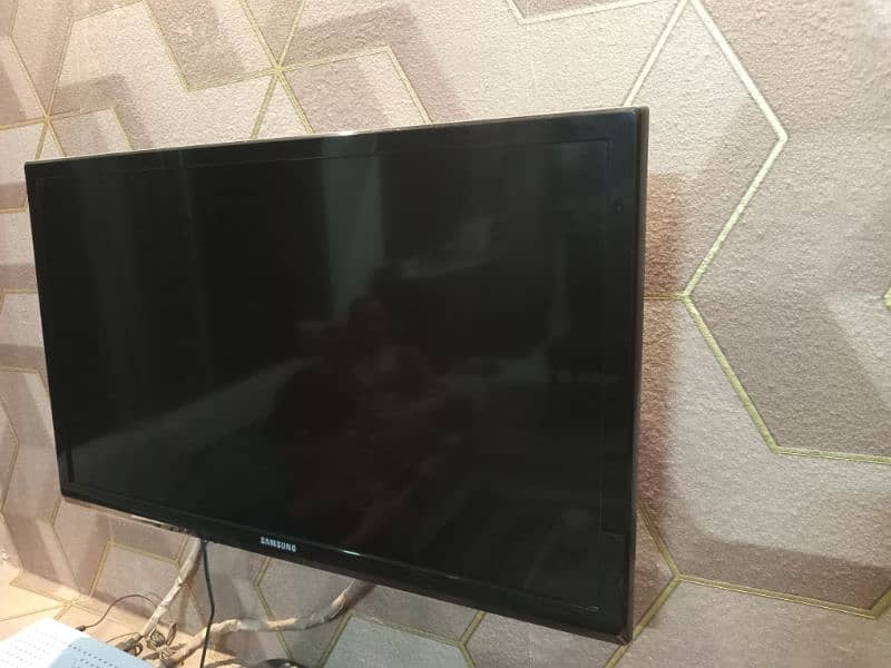 Original SAMSUNG 24-inch LED TV 1