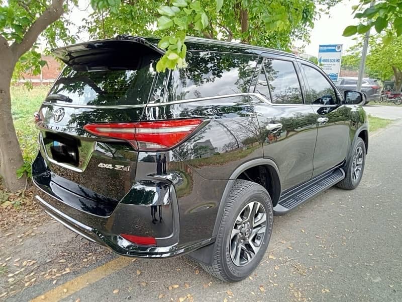 Toyota Fortuner Legender 2022 10